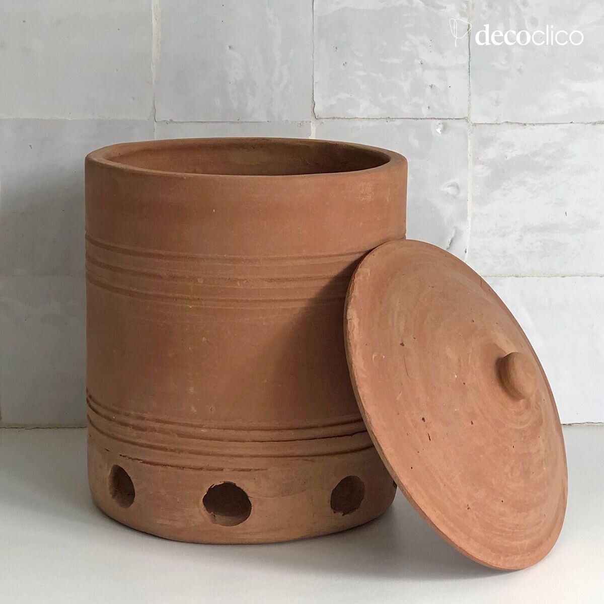 Handmade terracotta onion pot with lid Petra