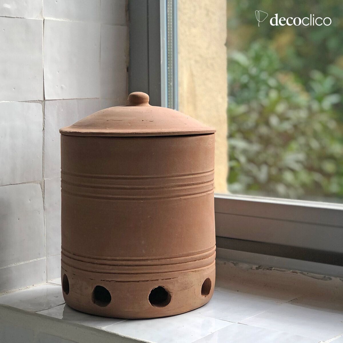 Handmade terracotta onion pot with lid Petra