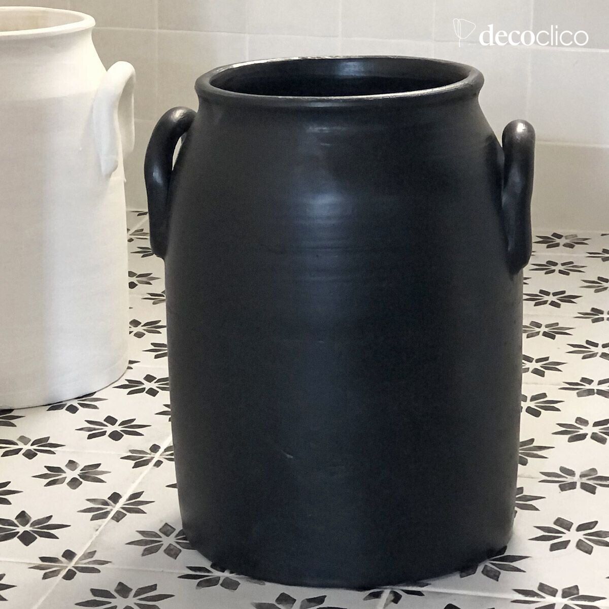 Handmade terracotta vase with black handles Alma