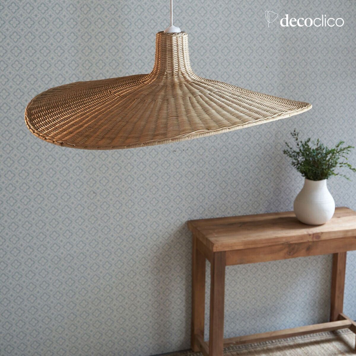 Hanglamp zonder elektriciteit in de vorm van een cape van gevlochten rotan D 90