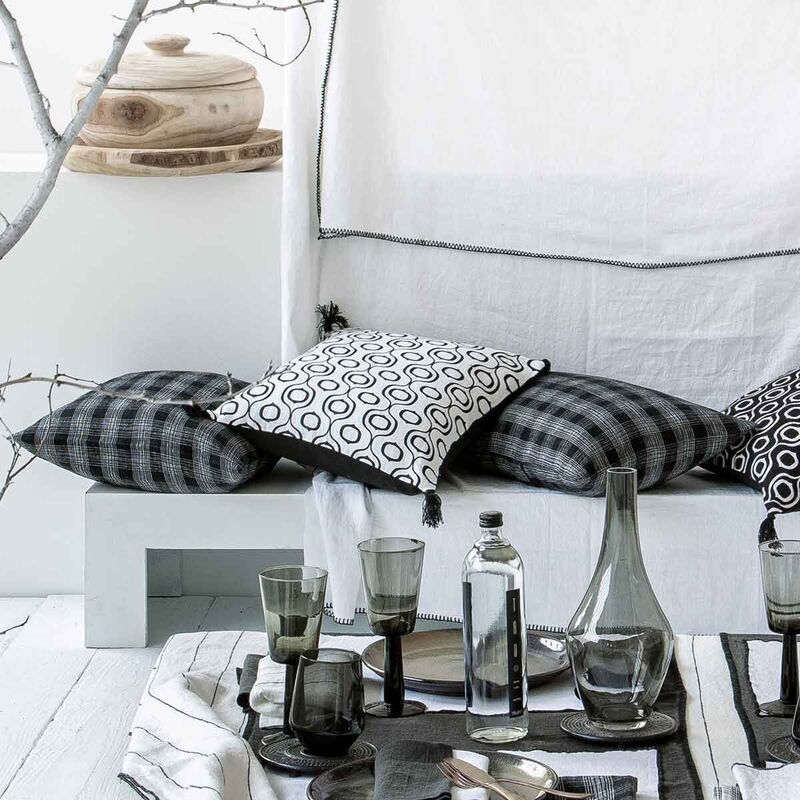 Housse de coussin en lin lavé charbon carreaux blanc Monza Harmony 40 x 60 cm