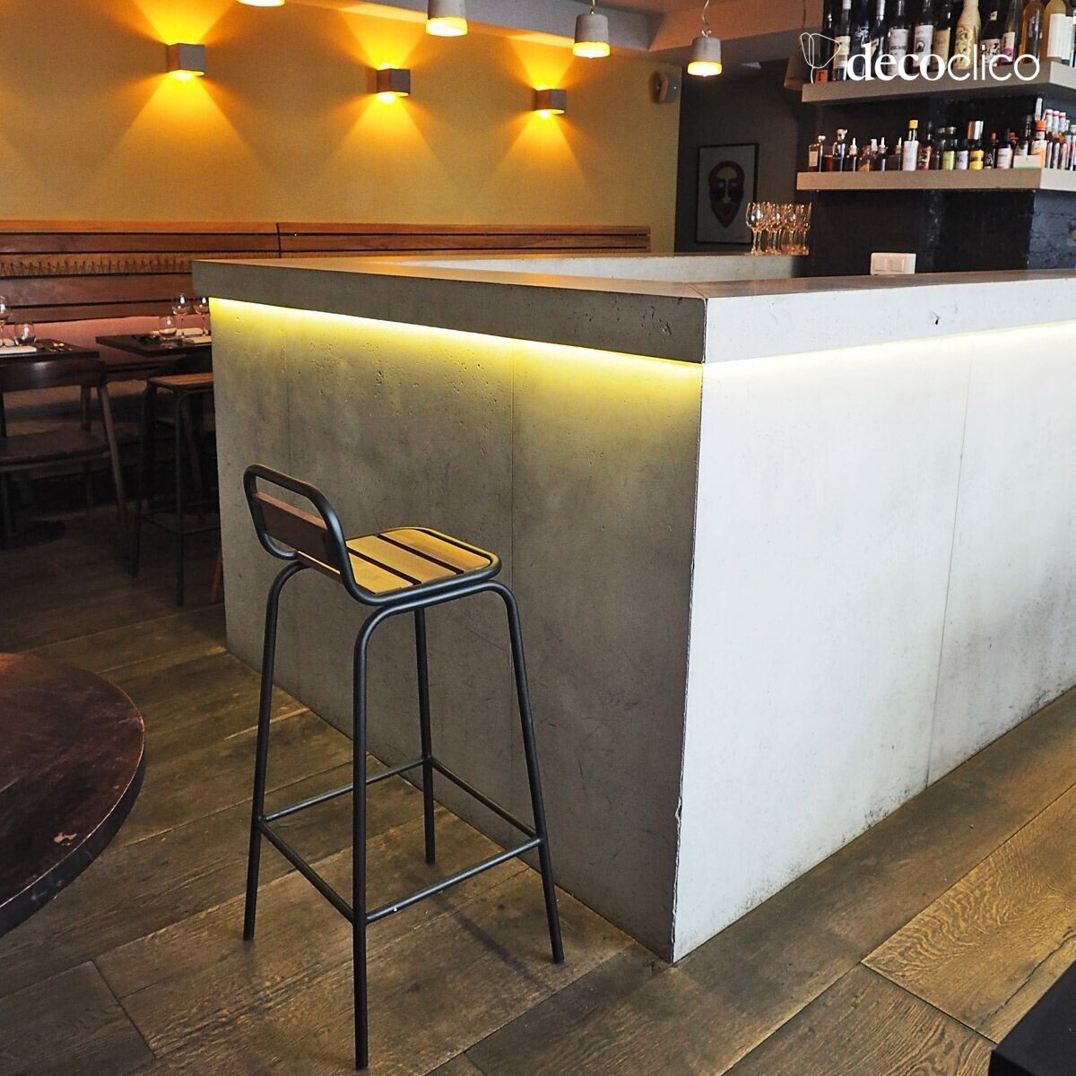 Industrial-style bar chair in matt black metal and acacia