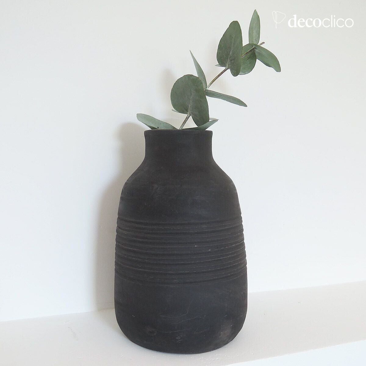 Jarrón decorativo estriado de terracota color carbón Petra hecho a mano