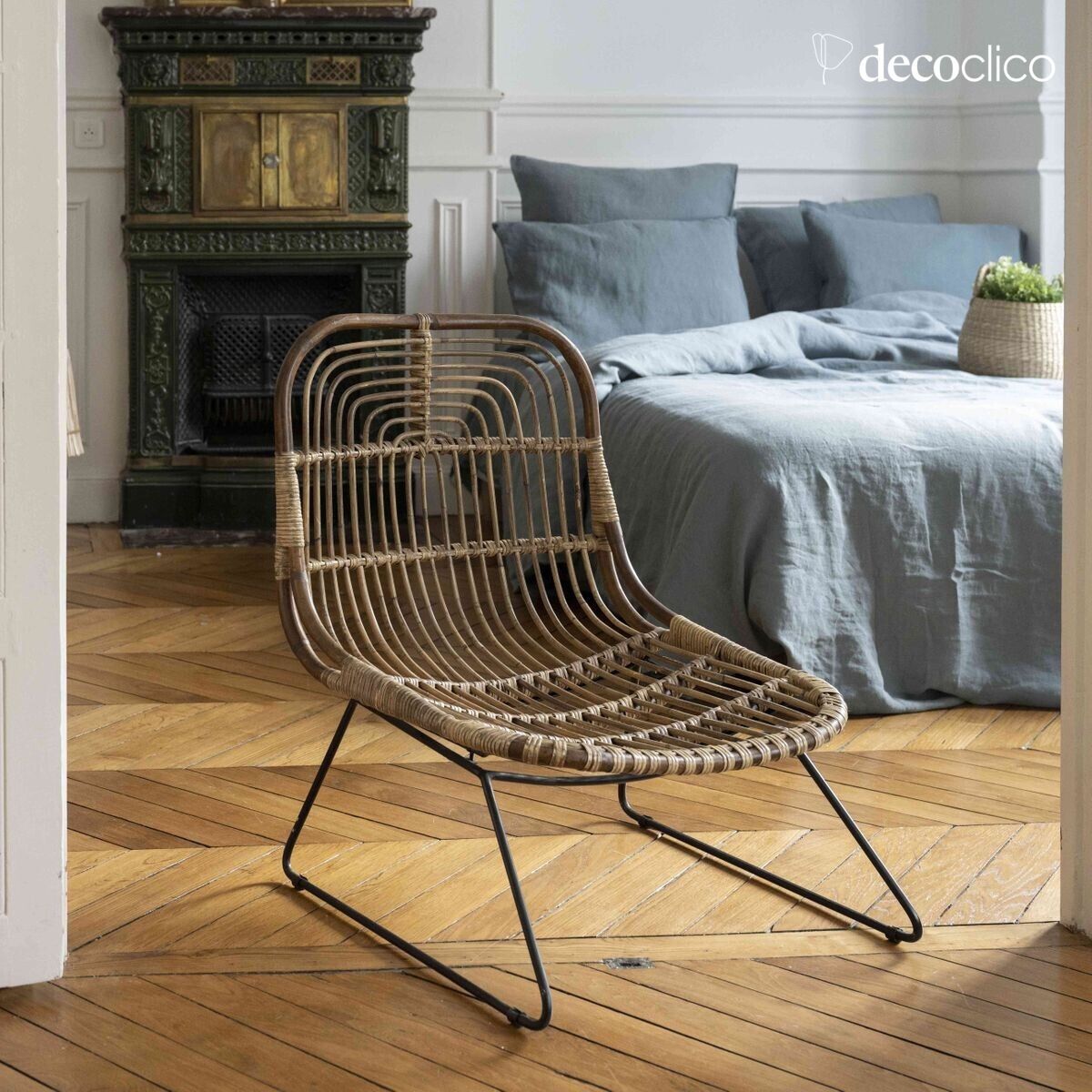 Lage fauteuil in natuurlijk rotan met zwarte metalen poten Moka