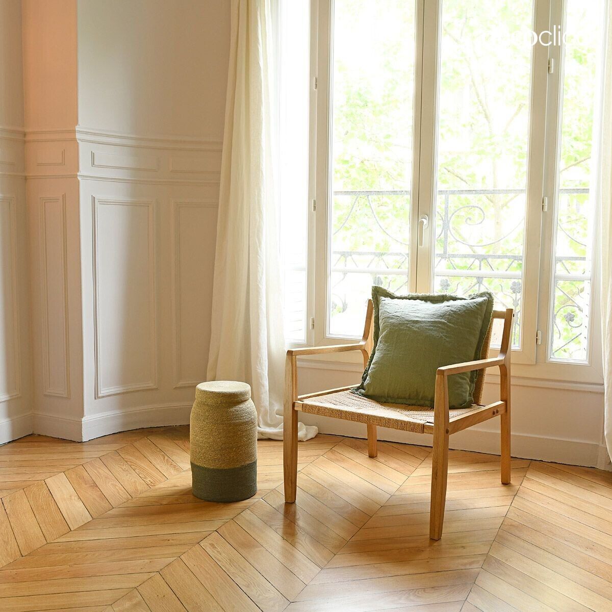 Low lounge chair in solid oak and Scandinavian-style rope Bloom