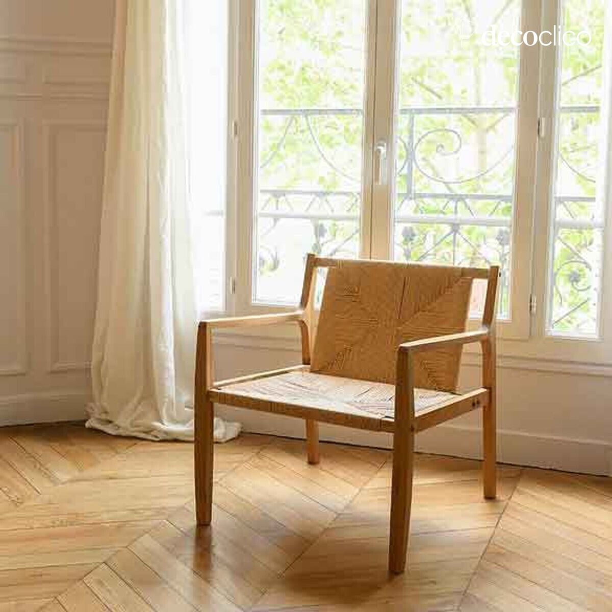 Low lounge chair in solid oak and Scandinavian-style rope Bloom