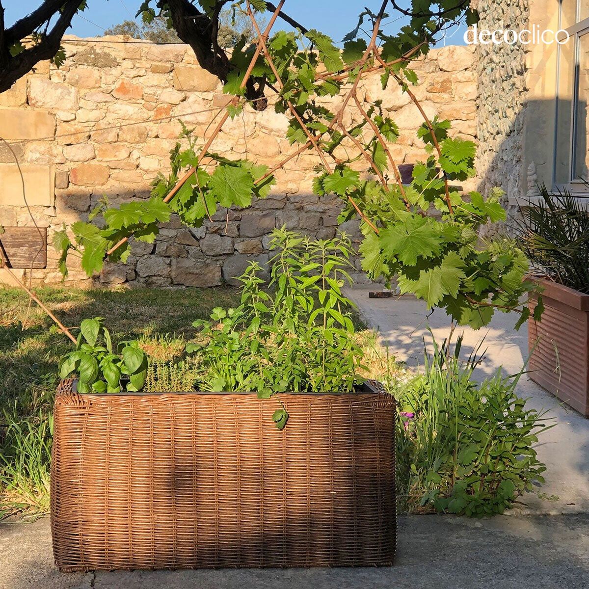 Macetero rectangular de polirratán marrón hecho a mano Tavira