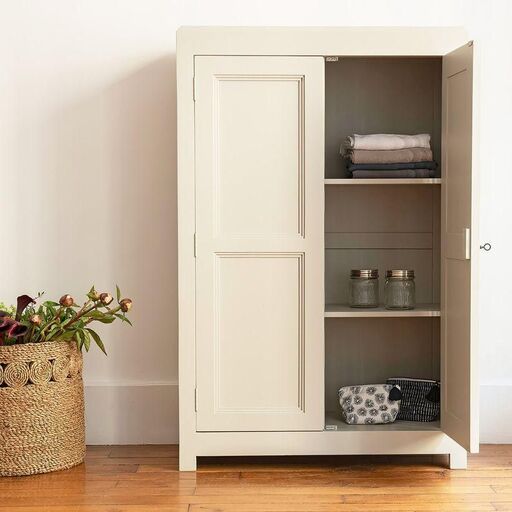 Armoire basse lingère en pin maritime gris clair Léandre – 799,00 € | Decoclico