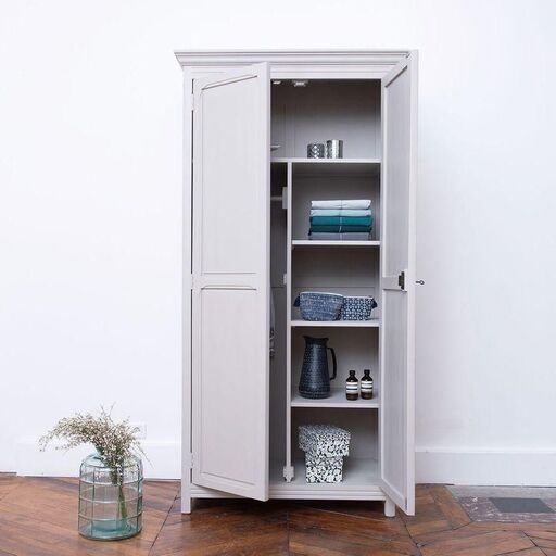 Armoire parisienne gris clair 2 portes penderie étagères Léandre | Decoclico