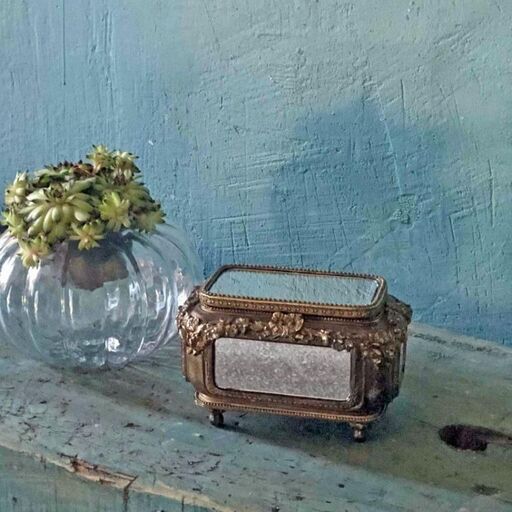 Boîte à bijoux contour mordoré et faces en miroir – Manderley | Decoclico