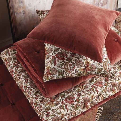 Courtepointe matelassée en velours de coton tomette et coton imprimé Elodie – 150×200 cm | Decoclico