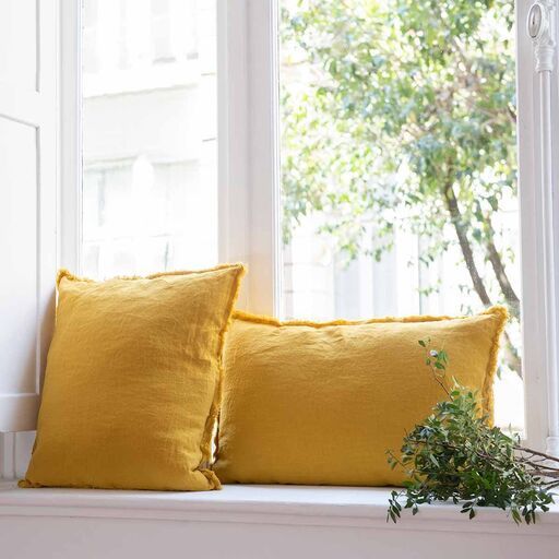 Coussin en chanvre lavé à franges moutarde – à partir de | Decoclico