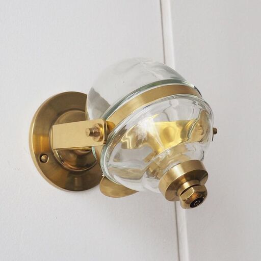 Distributeur de savon liquide mural en verre et laiton | Decoclico