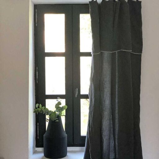 Et voilà le travail. Bye bye la nappe, bonjour joli rideau. Vous pouvez nous croire, personne ne soupçonnera votre secret… à moins que vous ne le partagiez ! | Decoclico