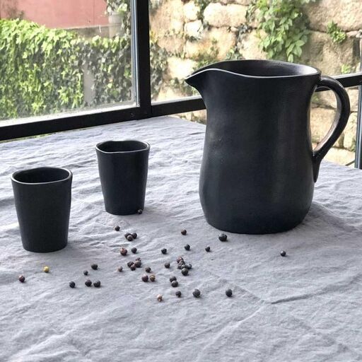 Pichet en céramique noir mat avec bec verseur | Decoclico