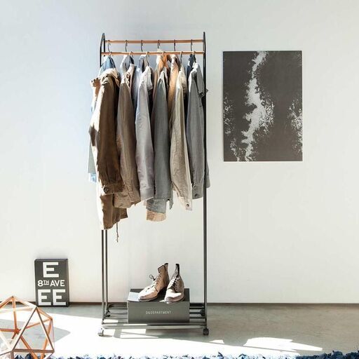 Scaffale su rotelle in acciaio nero e frassino 1 ripiano | Decoclico