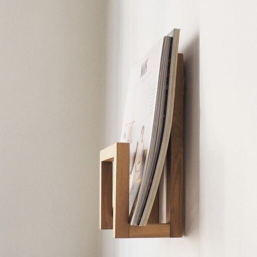 Portariviste a parete in rovere massiccio, Arne Lykke | Decoclico