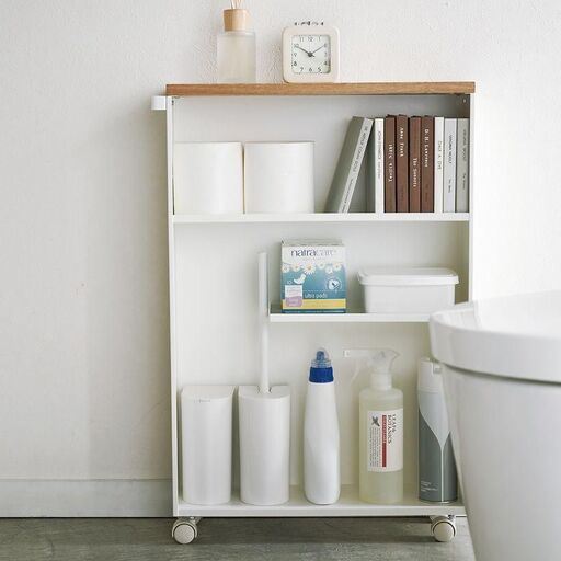Rangement de salle de bain à roulettes en acier blanc et frêne Tower | Decoclico
