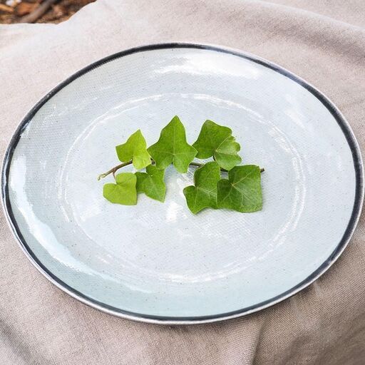 Set de 4 assiettes plates en céramique gris perle liseré charbon Mila | Decoclico