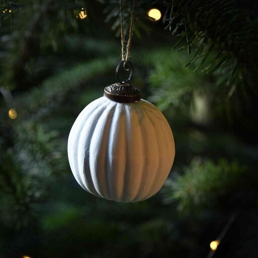 Set of 4 hand-made Alma matte white relief terracotta Christmas ornaments | Decoclico