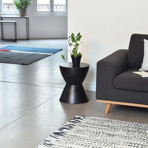 Sgabello in cemento nero opaco | Decoclico