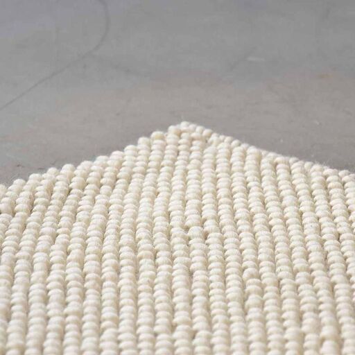 Tappeto in lana a pelo corto ecrù, Arne Lykke | Decoclico