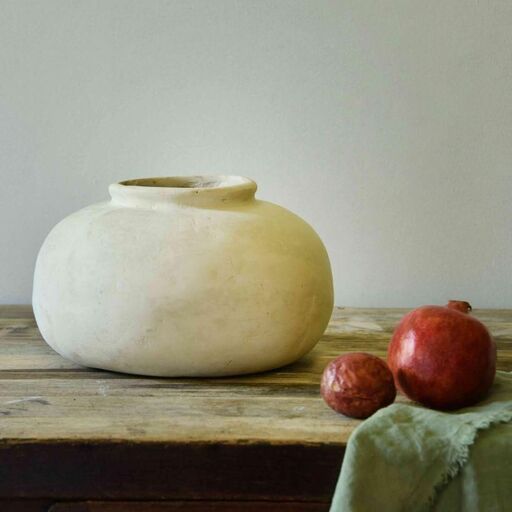 Florero-bola decorativo en papel maché blanco Pia hecho a mano | Decoclico