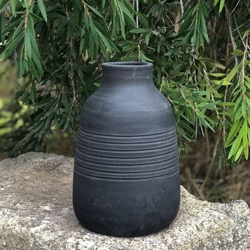 Hand-made Petra charcoal terracotta striated decorative vase | Decoclico