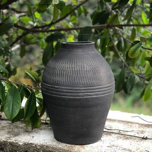 Hand-engraved terracotta vase Petra charcoal | Decoclico