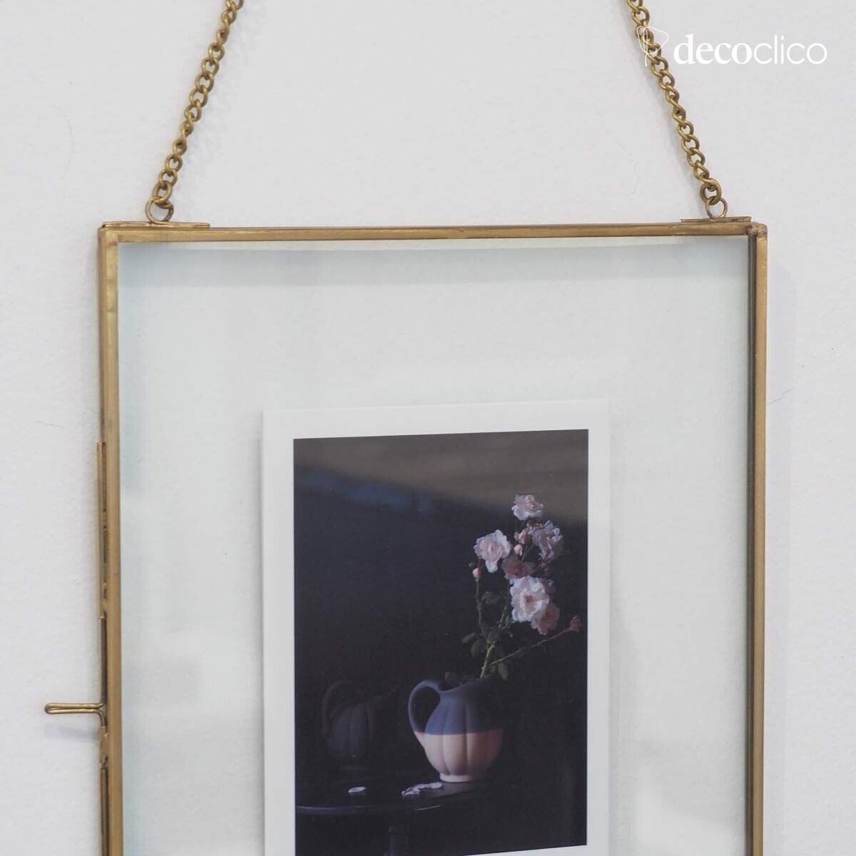 Marco de fotos vertical con cadena de vidrio y metal con acabado de latón antiguo Mira