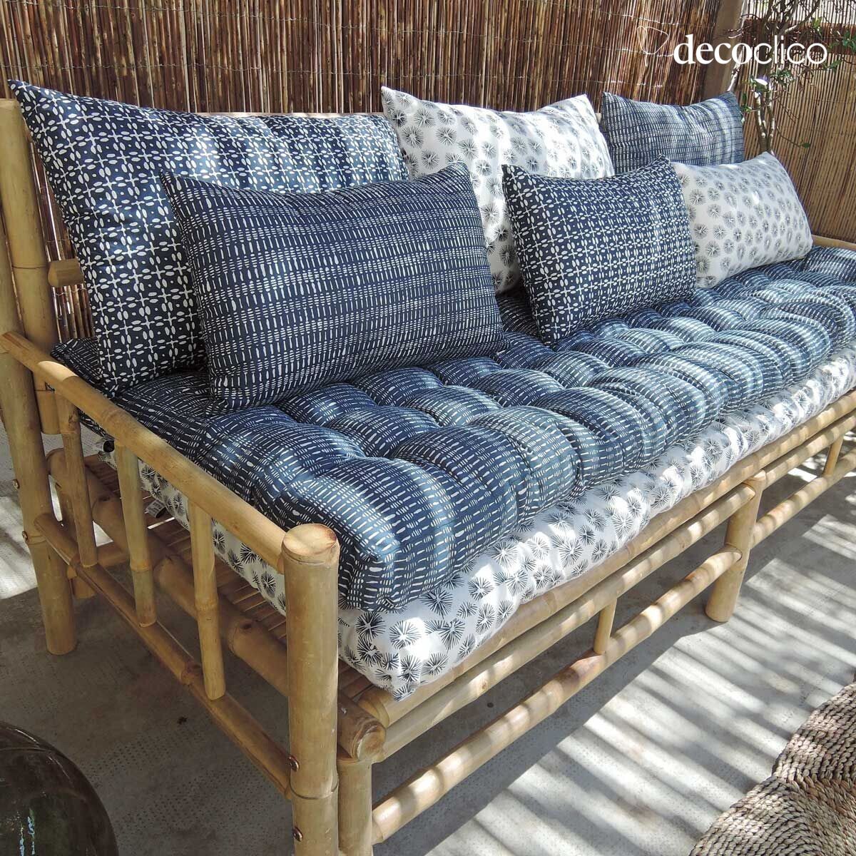 Materassino in cotone con stampa block print bianca su sfondo blu di Prussia Traits Te