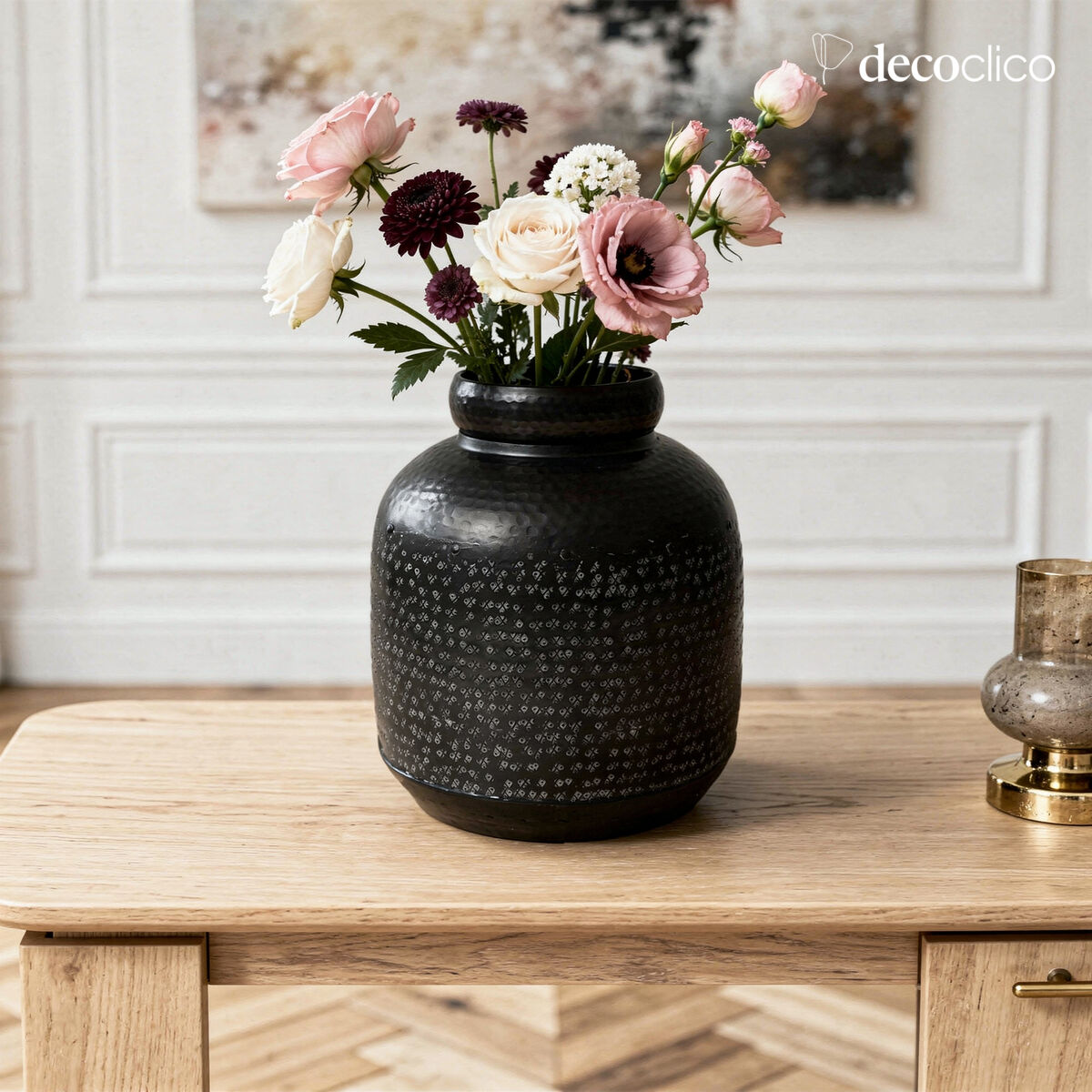 Matt black aluminum tank with engraved patterns H32 cm Jaya