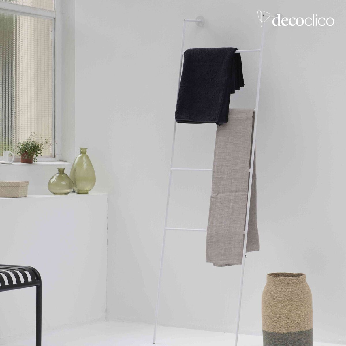 Matt white metal towel rail Douglas