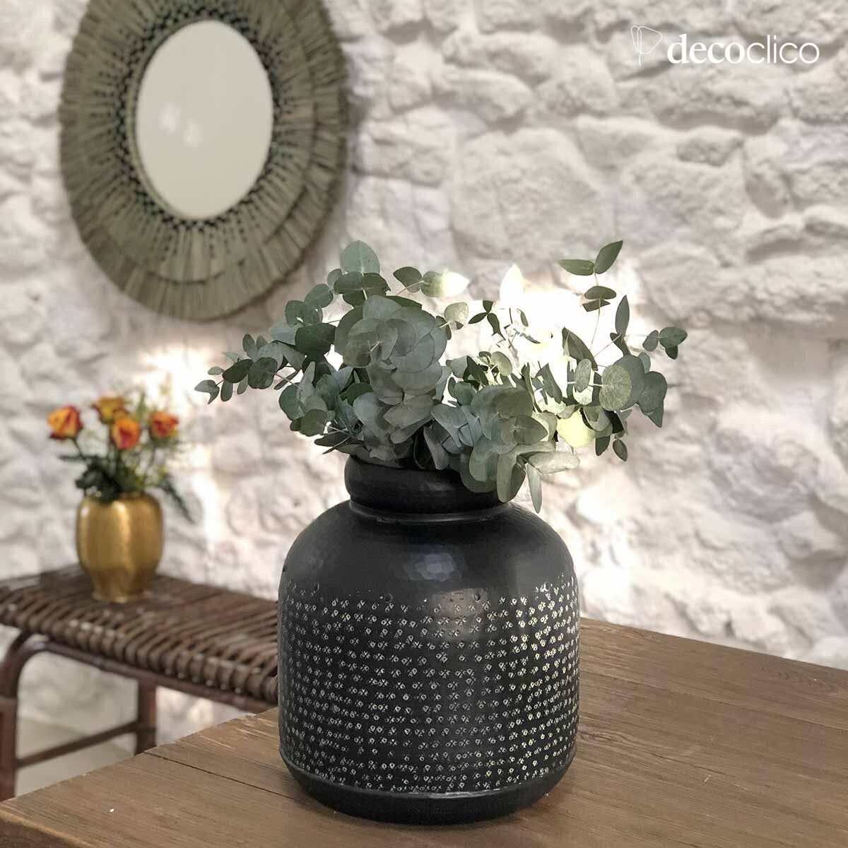 Matzwarte aluminium karaf met gegraveerde motieven H32 cm Jaya