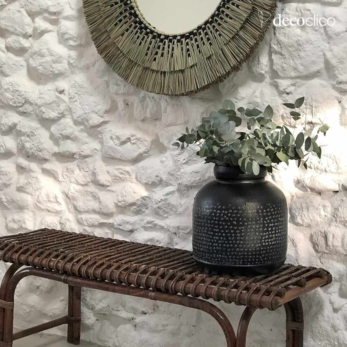 Matzwarte aluminium karaf met gegraveerde motieven H32 cm Jaya