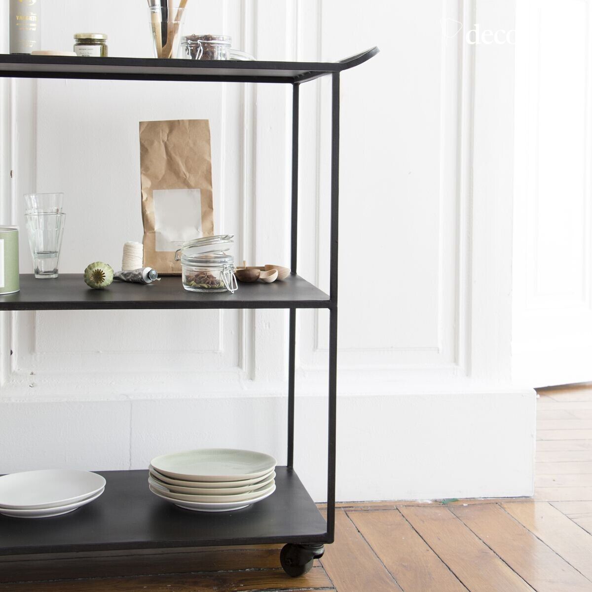 Mesa auxiliar con ruedas de metal negro mate Douglas