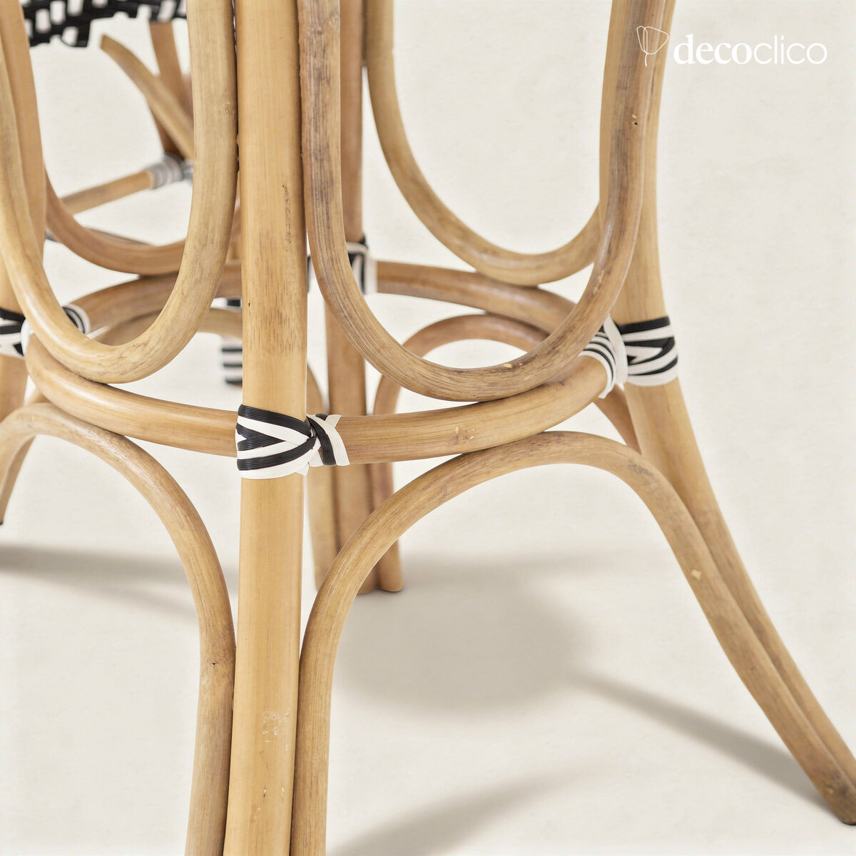 Mesa de bistró de resina trenzada negra y blanca Belleville