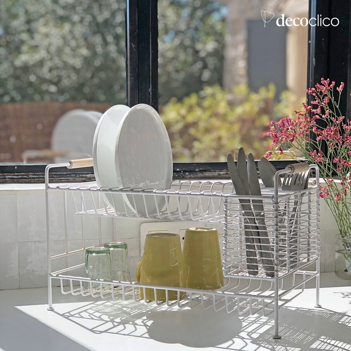 Metal dish rack with matt white finish
