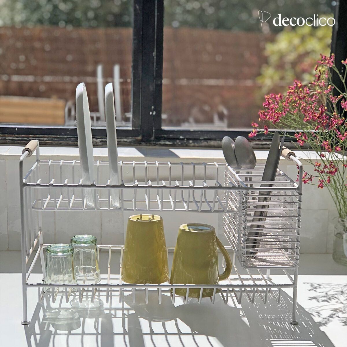 Metal dish rack with matt white finish