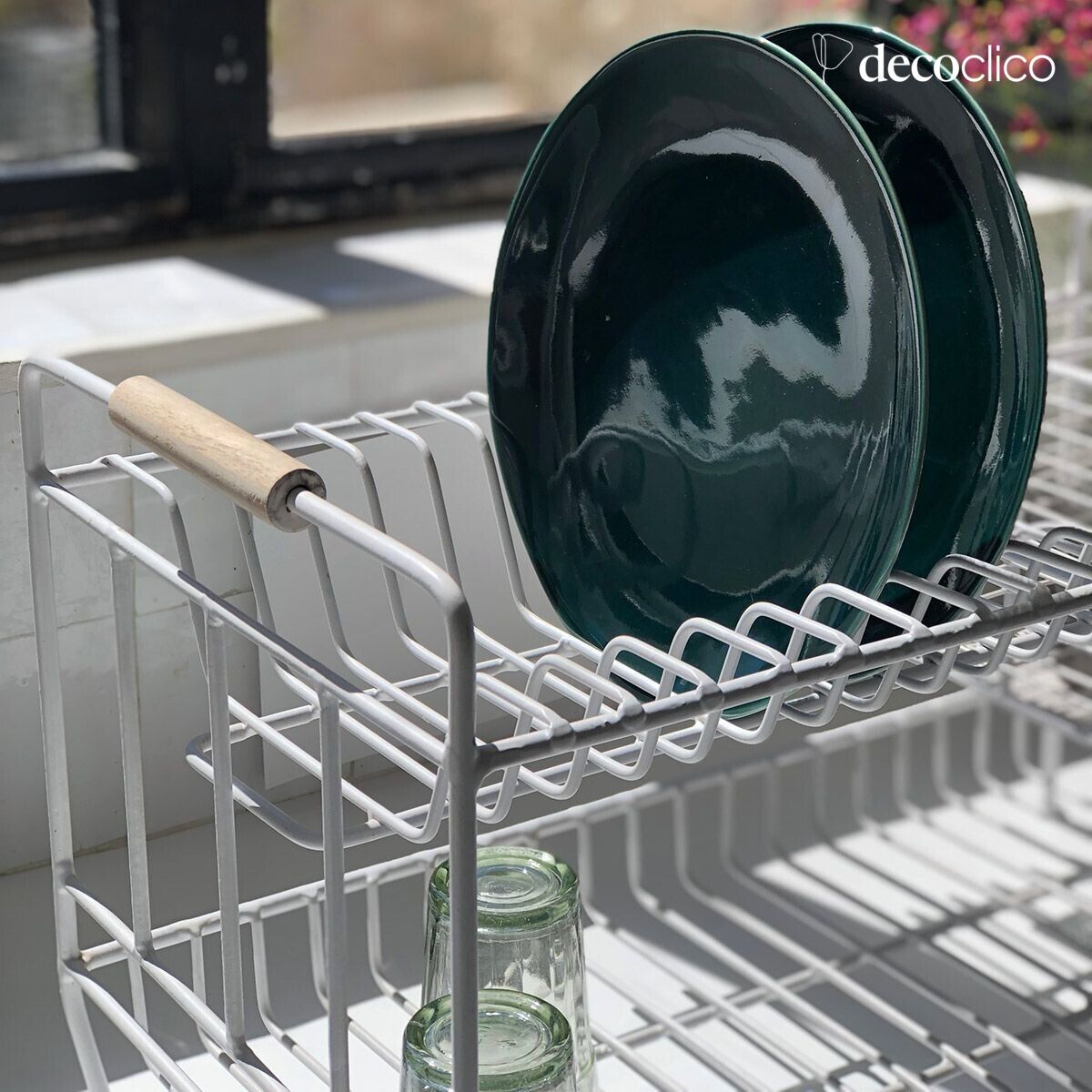 Metal dish rack with matt white finish