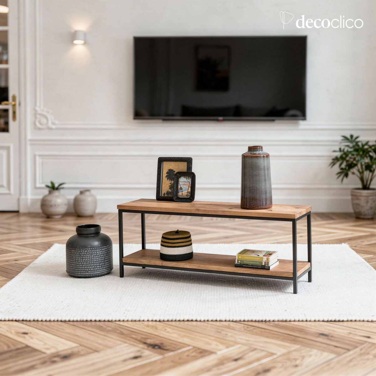 Mueble o banco de TV de metal negro con bandeja doble de madera de mango Brooke