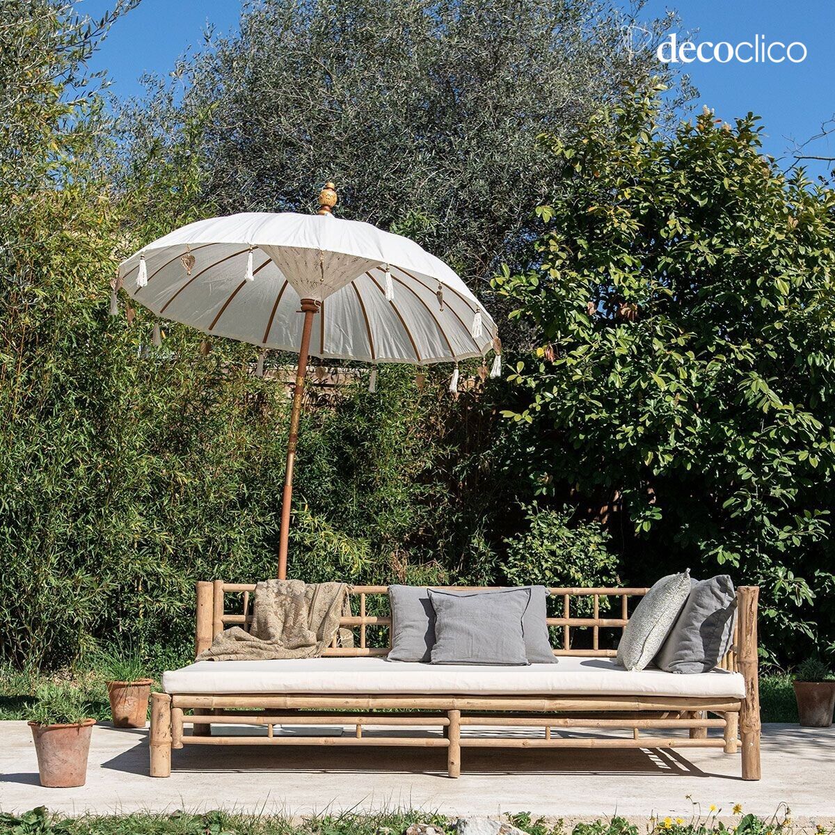 Natural bamboo garden daybed with ecru cushion, Left side Taman