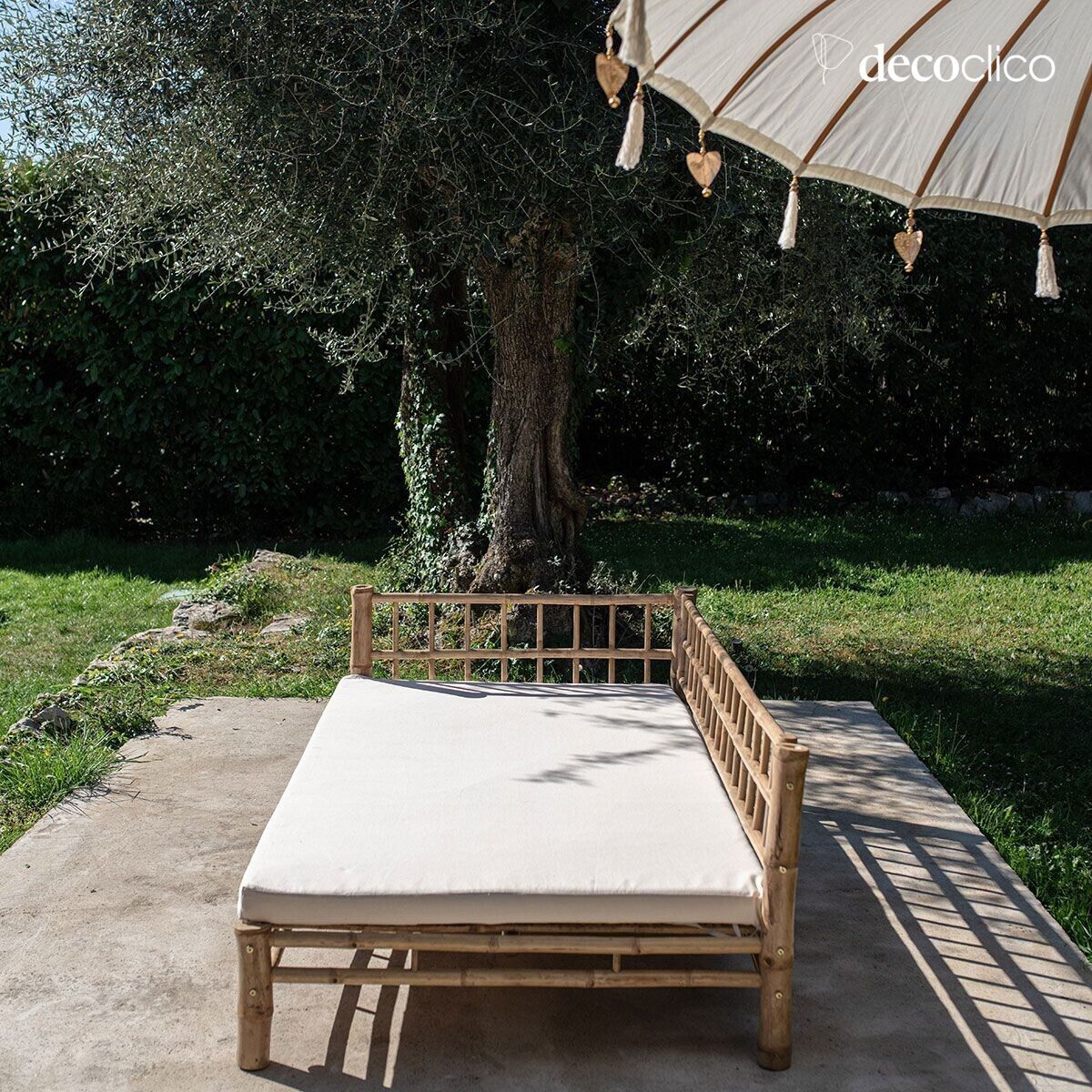Natural bamboo garden daybed with ecru cushion, Right side Taman