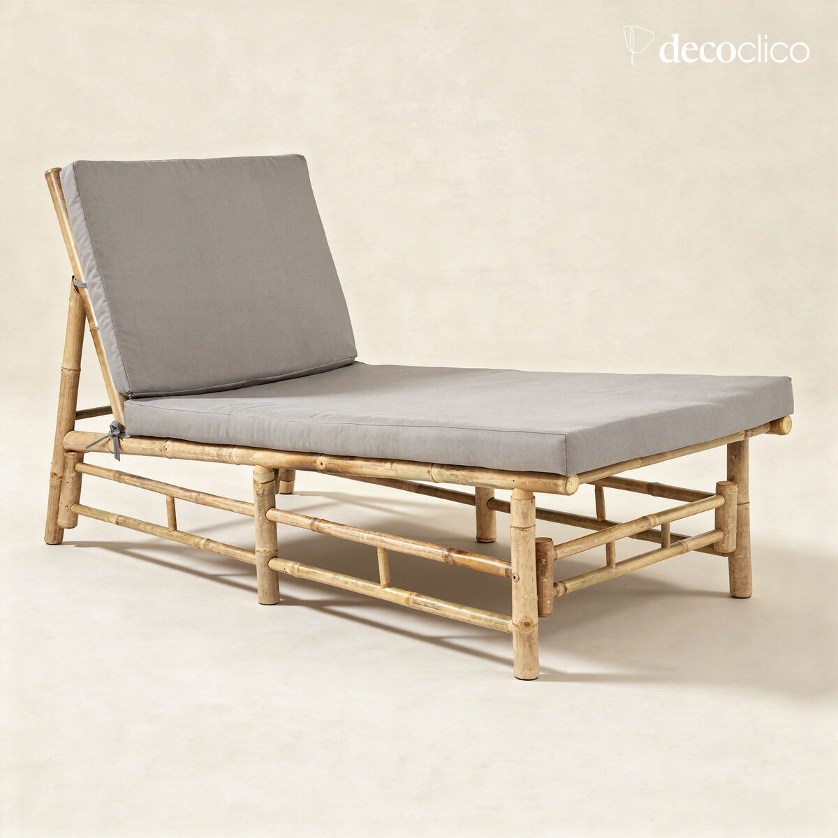Naturel bamboe chaise longue met grijs buitenkussen Taman