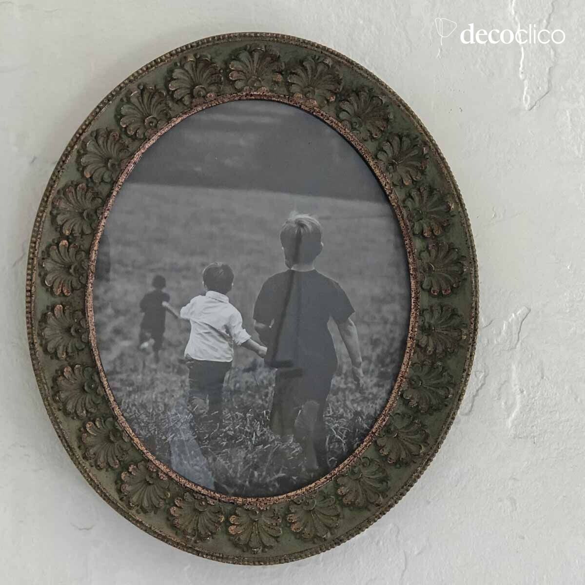 Ovaal fotolijstje met antiek groen patina en schelpmotief 32 x 27 cm Manderley