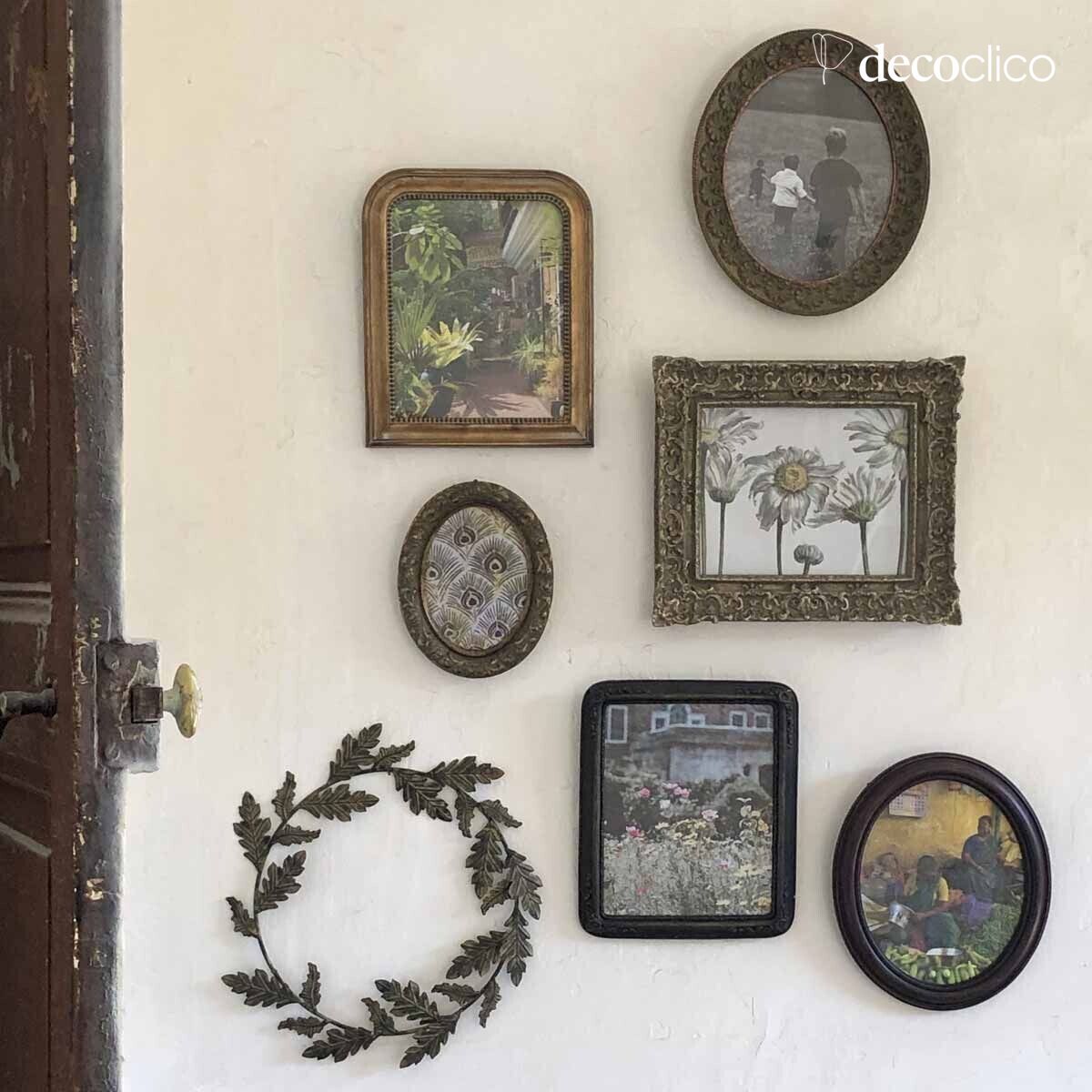 Oval photo frame with antique green patina and shell motifs, 32 x 27 cm Manderley