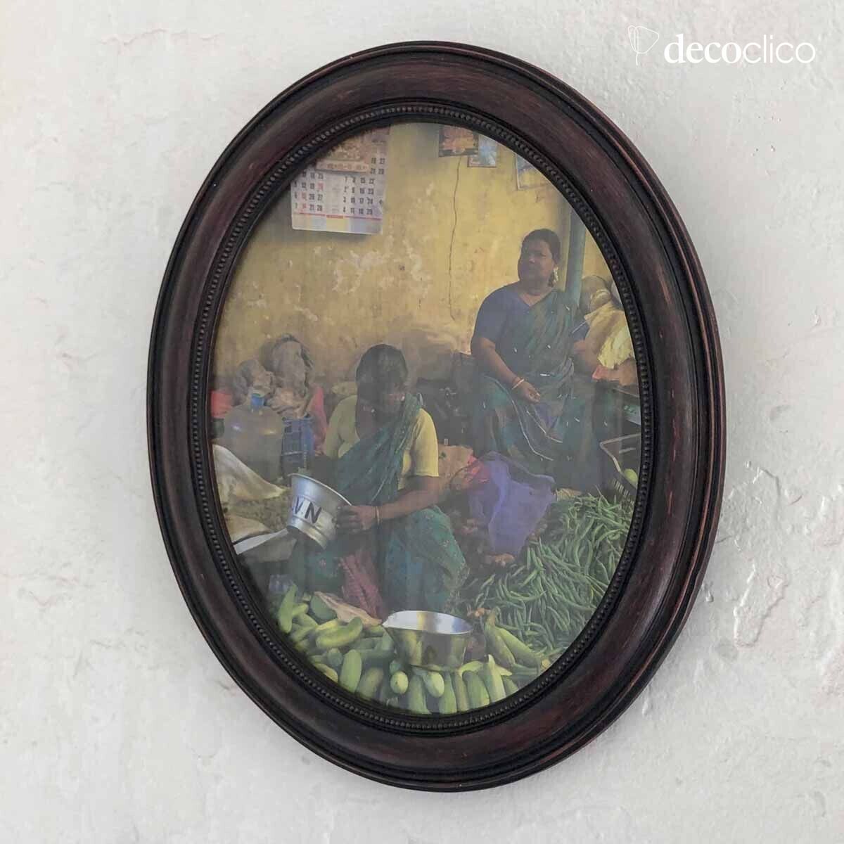 Oval photo frame with molded wood effect and beaded frieze 31 x 26 cm Manderley