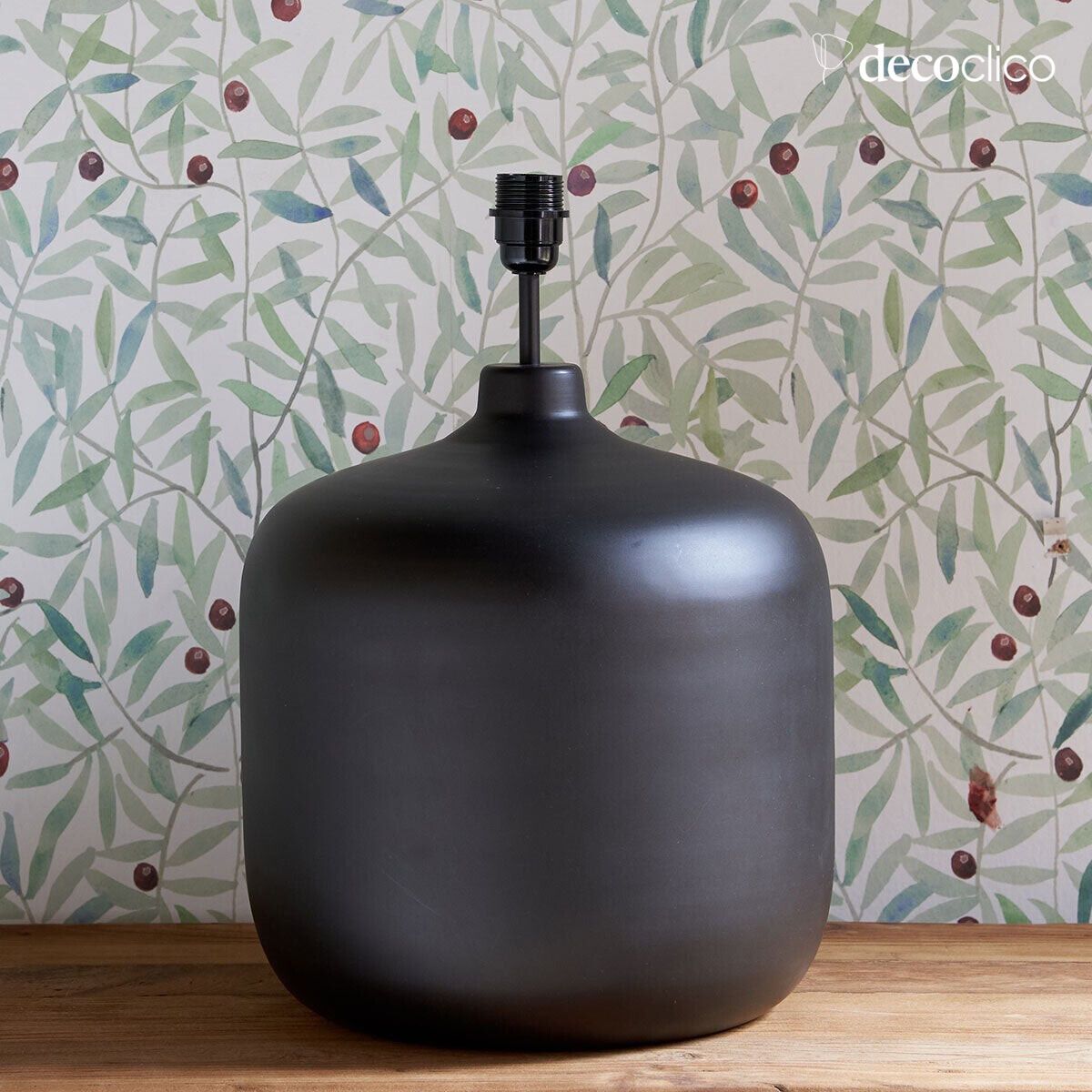 Piedistallo in metallo con finitura nera opaca