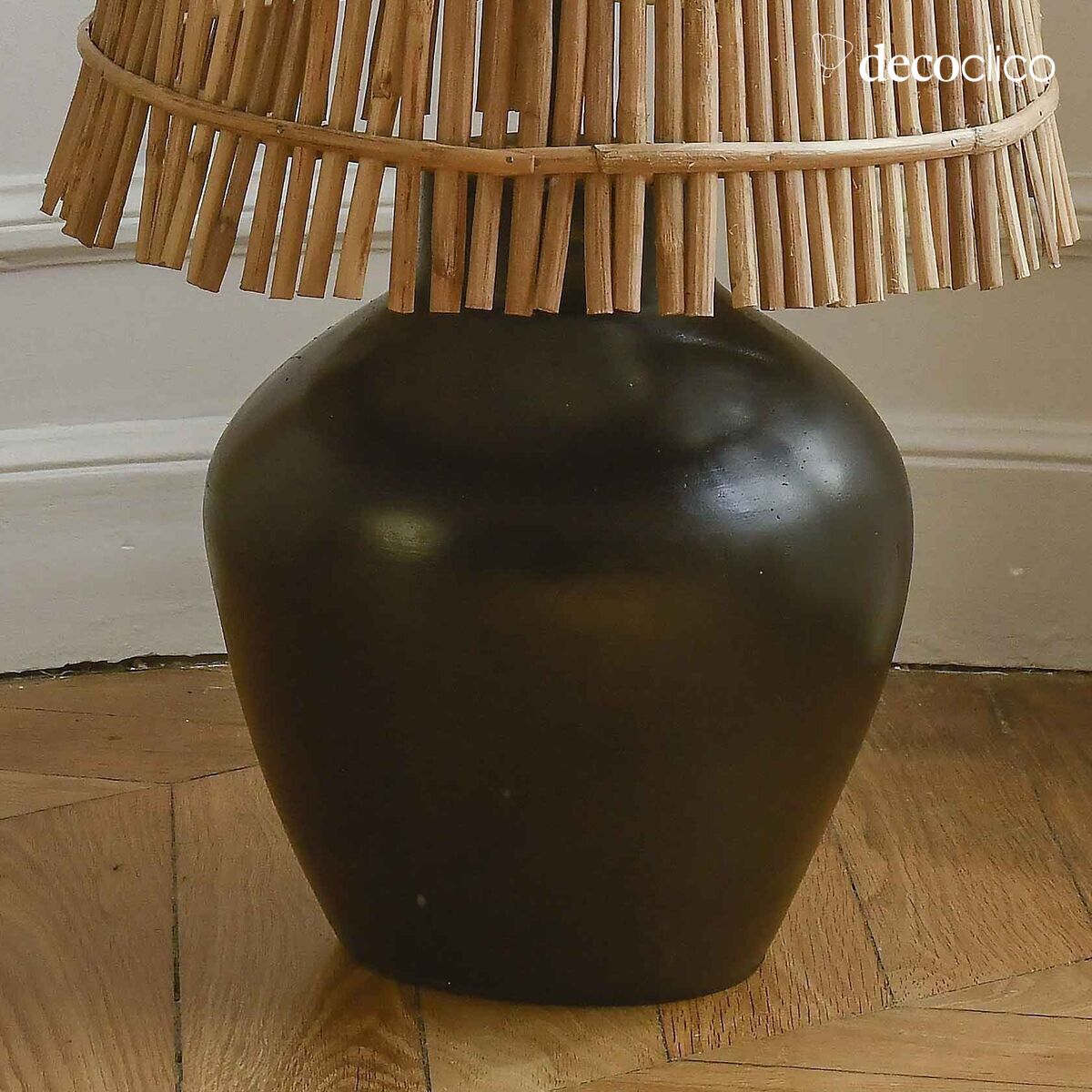 Piedistallo per lampada in terracotta nera opaca fatto a mano Alma