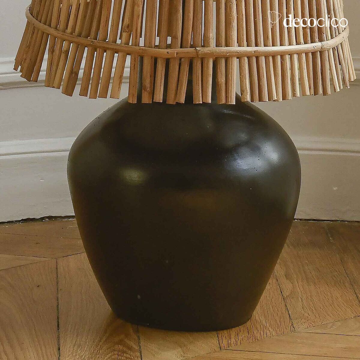 Piedistallo per lampada in terracotta nera opaca fatto a mano Alma